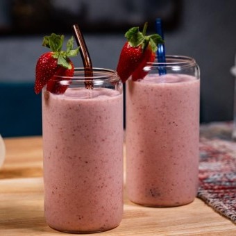 كوكتيل الفراولة بالمكسرات بالفيديو