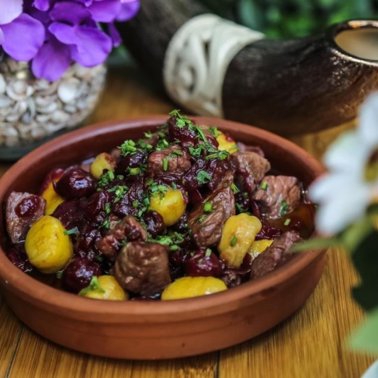 طاجين اللحم بالبرقوق