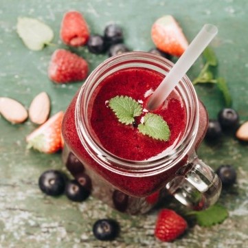 سموثي التوت والسبانخ للوقاية من سرطان الثدي