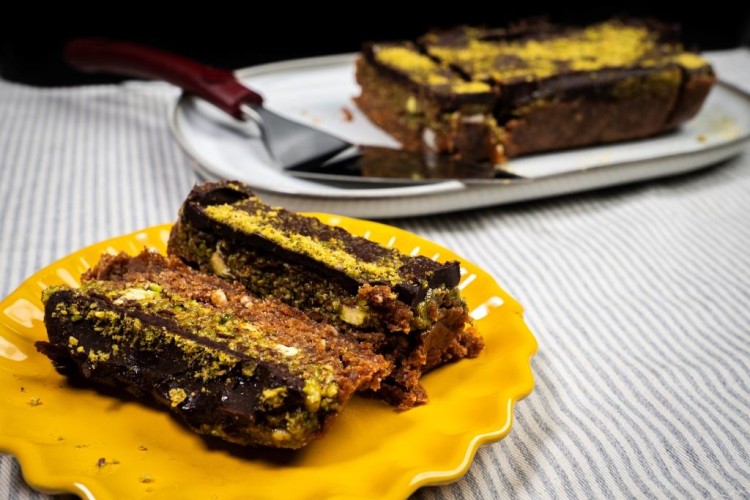 ٔألواح التمر بالشوكولاتة والفستق الحلبي بالفيديو| مطبخ سيدتي