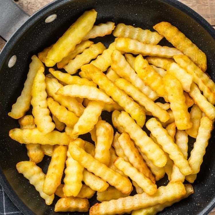 استخدموا سكيناً مسنناً لتقطيع البطاطس