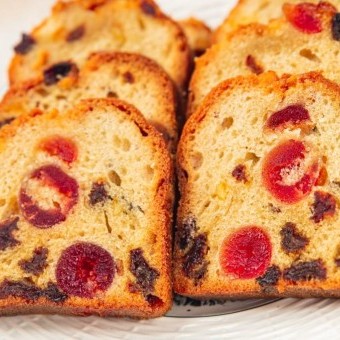 الكيكة الإسفنجية بالفواكة المجففة