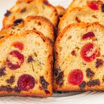 الكيكة الإسفنجية بالفواكة المجففة