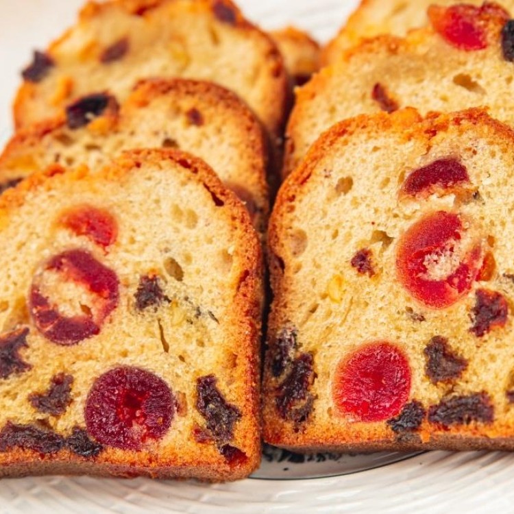 الكيكة الإسفنجية بالفواكة المجففة