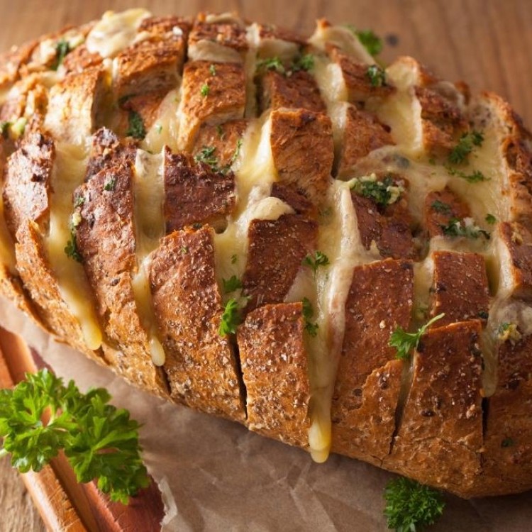 خبز محشي بالجبنة