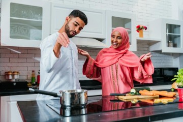 كيف تقنعين زوجك بتعلم الطبخ؟