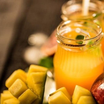عصير الفاكهة الإستوائية