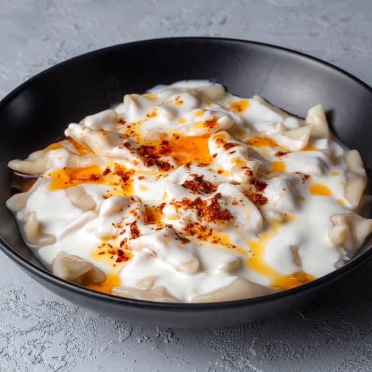 شوربة المانتي التركي بالزبادي