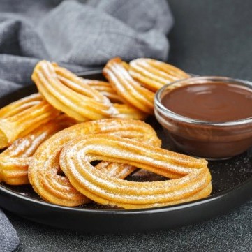 التشوروز الإسباني مع صلصة الشوكولاتة