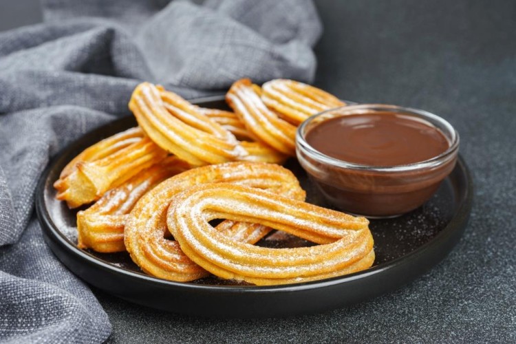 التشوروز الإسباني مع صلصة الشوكولاتة