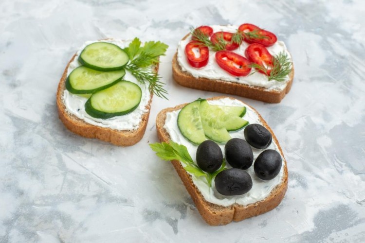 توست الزبادي بالخضار للسحور