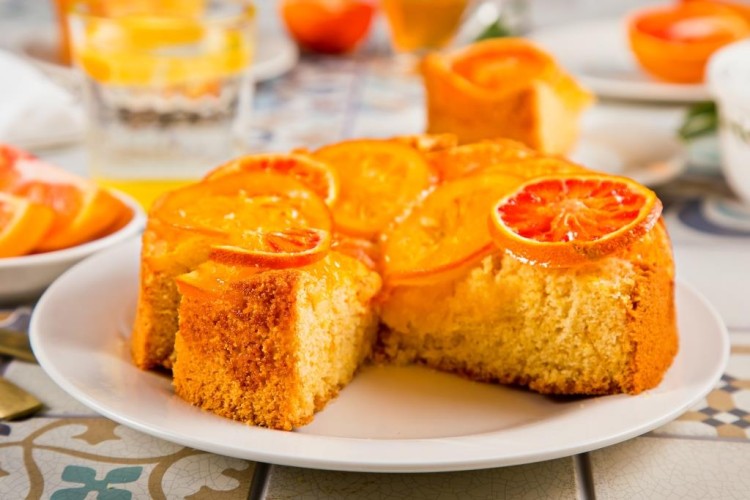 كيكة البرتقال الهشة والسريعة