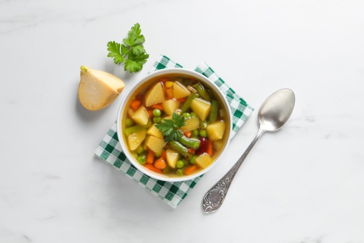 شوربة بالخضار الصيفية المشكلة
