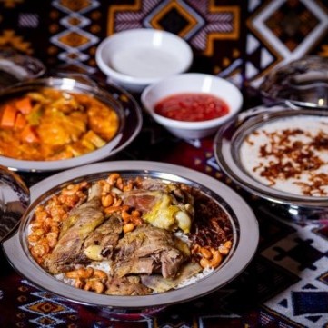 المثلوثة السعودية لسفرة غداء اليوم الوطني السعودي