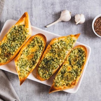 خبز الأعشاب والجبن