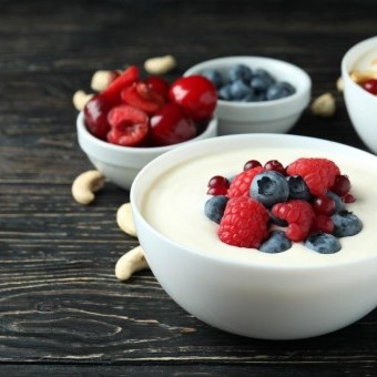 زبادي بالفواكة للفطور