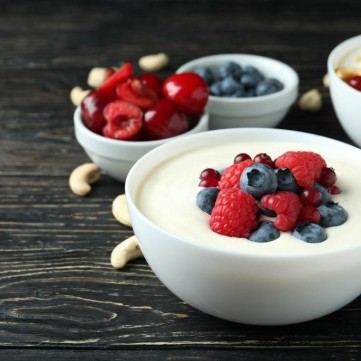 زبادي بالفواكة للفطور