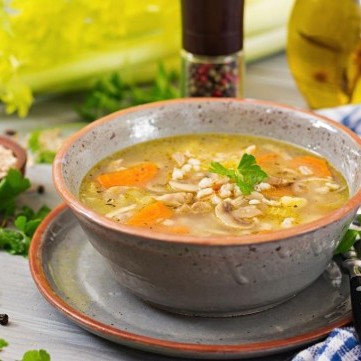 شوربة الدجاج بالشوفان والخضار