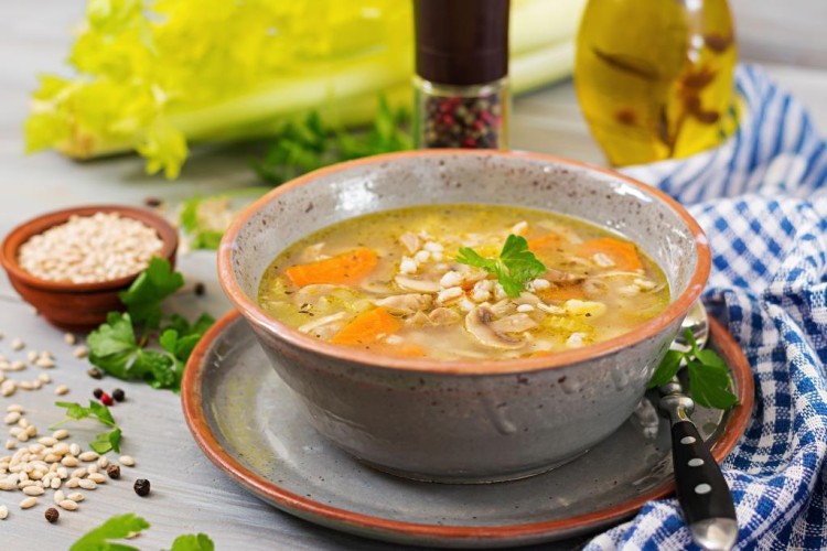 شوربة الدجاج بالشوفان والخضار