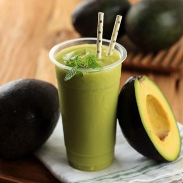 عصير الأفوكادو بالعسل والحليب
