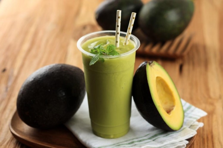 عصير الأفوكادو بالعسل والحليب