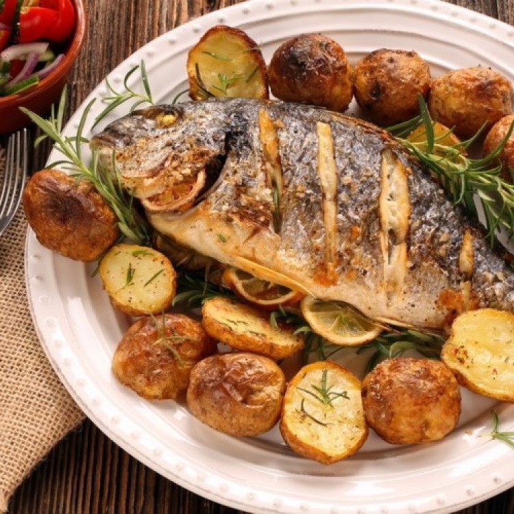 10 وصفات تتبيلات للسمك