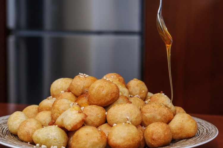 خبز المقشوش السعودي بالعسل