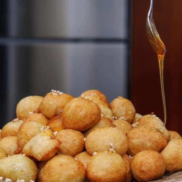 خبز المقشوش السعودي بالعسل