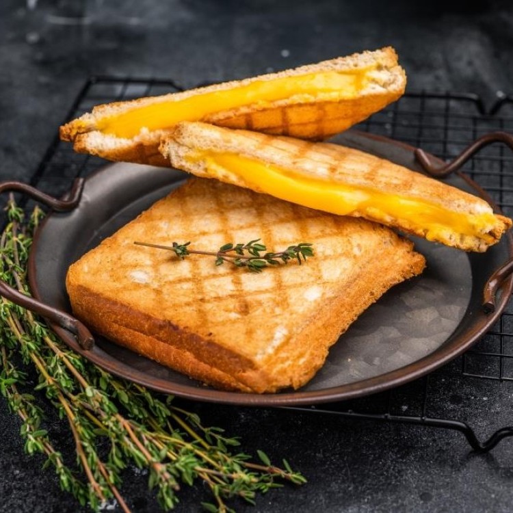 توست الجبن المشوي