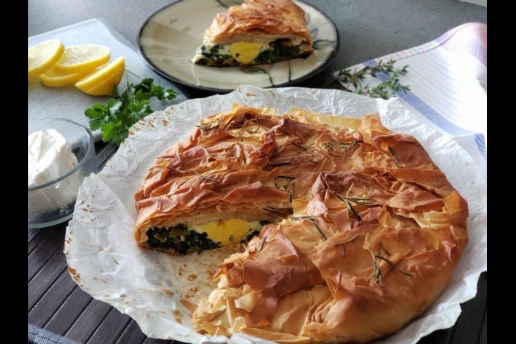 فطيرة السبانخ بالفيتا اليونانية