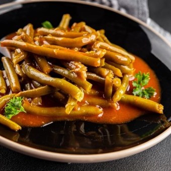 الفاصوليا الخضراء بالزيت والبندورة