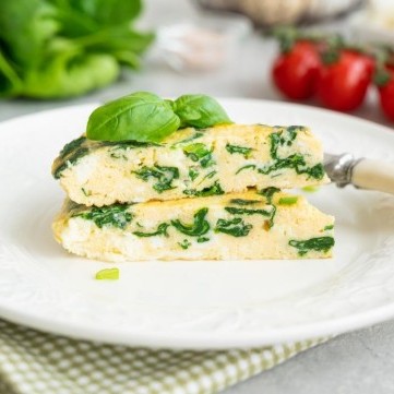 بيض مخبوز بالسبانخ للفطور