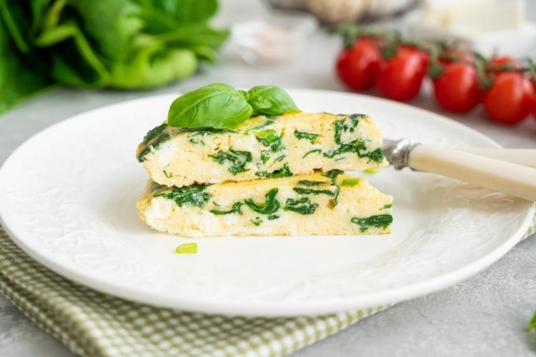 بيض مخبوز بالسبانخ للفطور