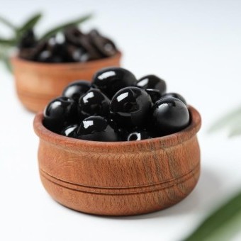 الزيتون الأسود بالماء