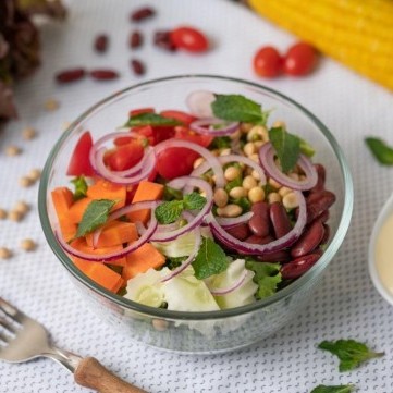 سلطة الفاصوليا الحمراء بالذرة وخل البلسمك