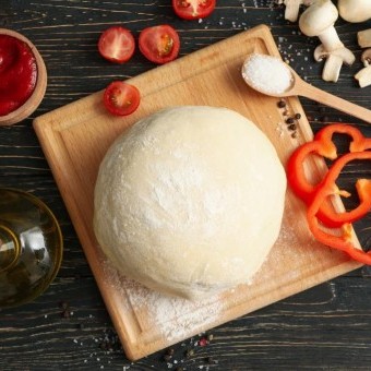 عجينة أساسية للبيتزا والفطائر
