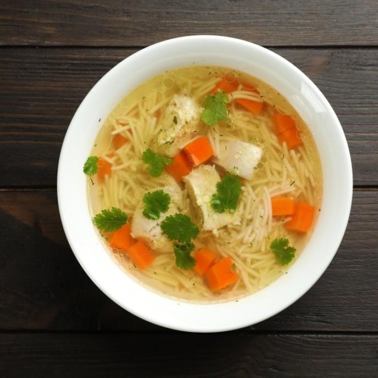 شوربة دجاج بالخضار والشعيرية