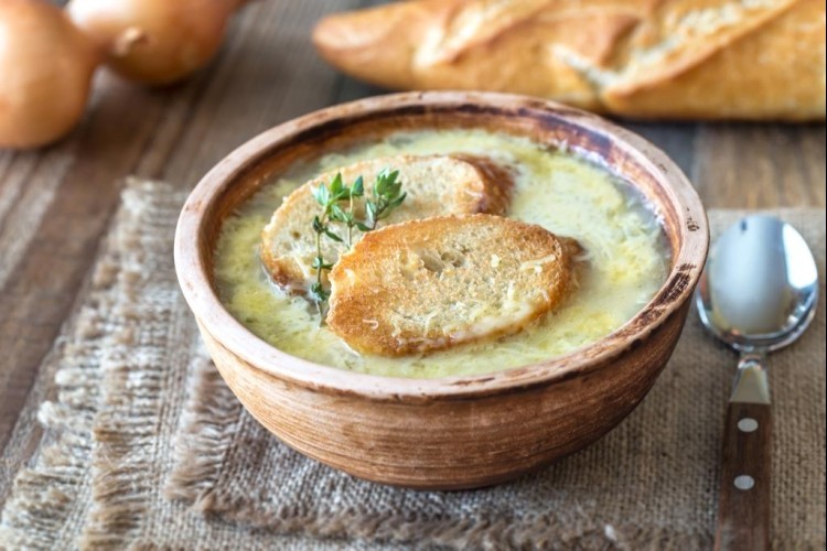 شوربة البصل الفرنسية الكلاسيكية
