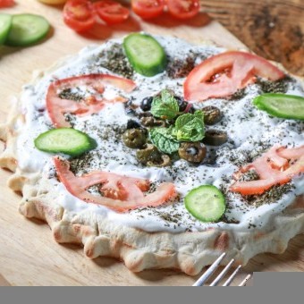 مناقيش باللبنة والخضار