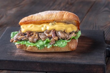 يوم ستيك الجبن ... وصفات لذيذة تبعث في مطبخك البهجة