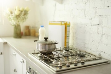 حيل ذكية للتخلص من رائحة الشياط وإنقاذ الطبخة في ثوانٍ
