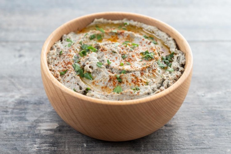 بابا غنوج مشوي بخلطة الطحينة والثوم