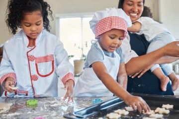 فوائد تعليم الأطفال فنون الطبخ