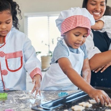 فوائد تعليم الأطفال فنون الطبخ