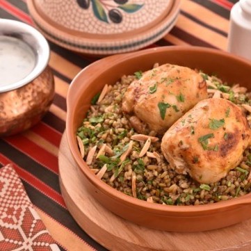 فريكة دجاج باللوز