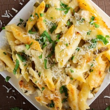 المكرونة بالبشاميل واللحم المفروم