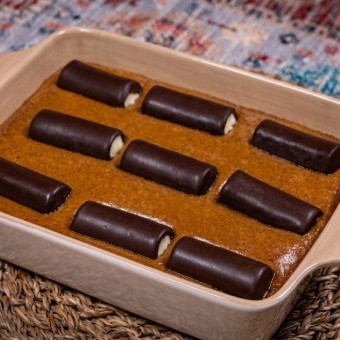 تشيز كيك الشوكولاتة مع رولات الآيس كريم بالفيديو