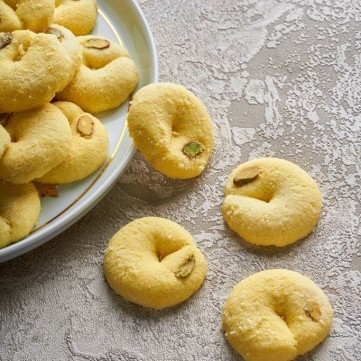 الغريبة الناعمة بالفستق