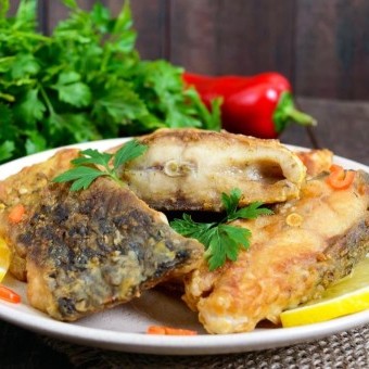 سمك فيليه مقلي بالليمون والثوم