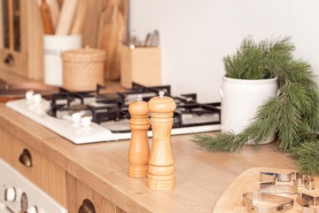 كيفية إزالة الدهون من خشب المطبخ